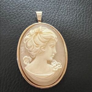 Vintage Elegant Gold and Cream Cameo Pendant